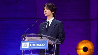 Potret Joshua SEVENTEEN Gagah di Forum UNESCO
