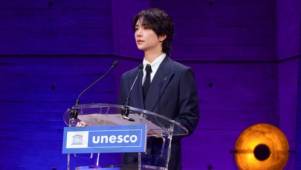 Potret Joshua SEVENTEEN Gagah di Forum UNESCO