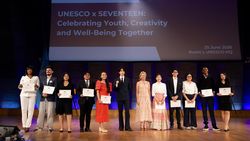 Potret Joshua SEVENTEEN Gagah di Forum UNESCO
