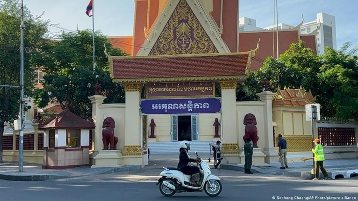 Vonis yang dipertegas oleh MA Kamboja ini hanya dapat dibatalkan oleh raja (Sopheng Cheang/AP Photo/picture alliance)