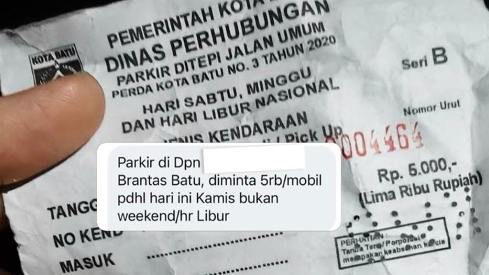 Karcis parkir khusus di akhir pekan yang dikenakan di hari kerja di Kota Batu.
