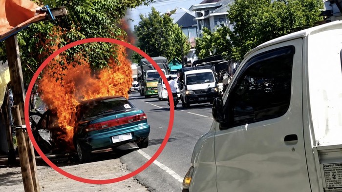 Mobil sedan terbakar hebat di Pamekasan-Sumenep