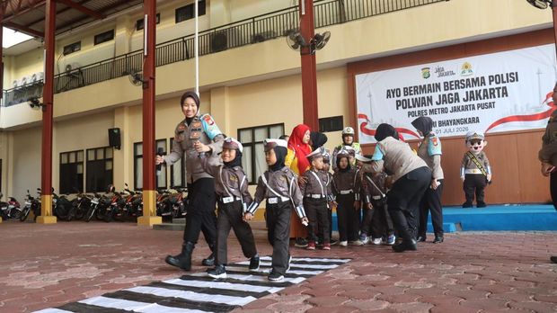 Kegiatan Polwan Jaga Jakarta Polres Metro Jakarta Pusat bersama Polisi Cilik dari TK Islam Melati Kemayoran, Jakarta Pusat (Jakpus). (dok istimewa)