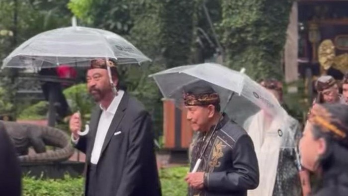 Ketua Umum Partai NasDem Surya Paloh mengunjungi Kraton Majapahit Jakarta. Kedatangan Surya Paloh disambut Ketua Kraton Majapahit Jakarta, A.M Hendropriyono. (Dok tangkapan layar IG Hendropriyono).