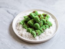 Pakar IPB Ingatkan Pipa PVC untuk Kue Putu Bisa Lepaskan Senyawa Karsinogenik