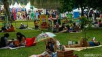 Libur Sekolah, Piknik di Taman Lapangan Banteng Jadi Favorit Warga Jakarta