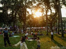 Libur Sekolah, Piknik di Taman Lapangan Banteng Jadi Favorit Warga Jakarta