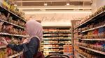 Momen Manis Larissa Chou Makan Bareng Anak hingga Jajan Kue di Kafe