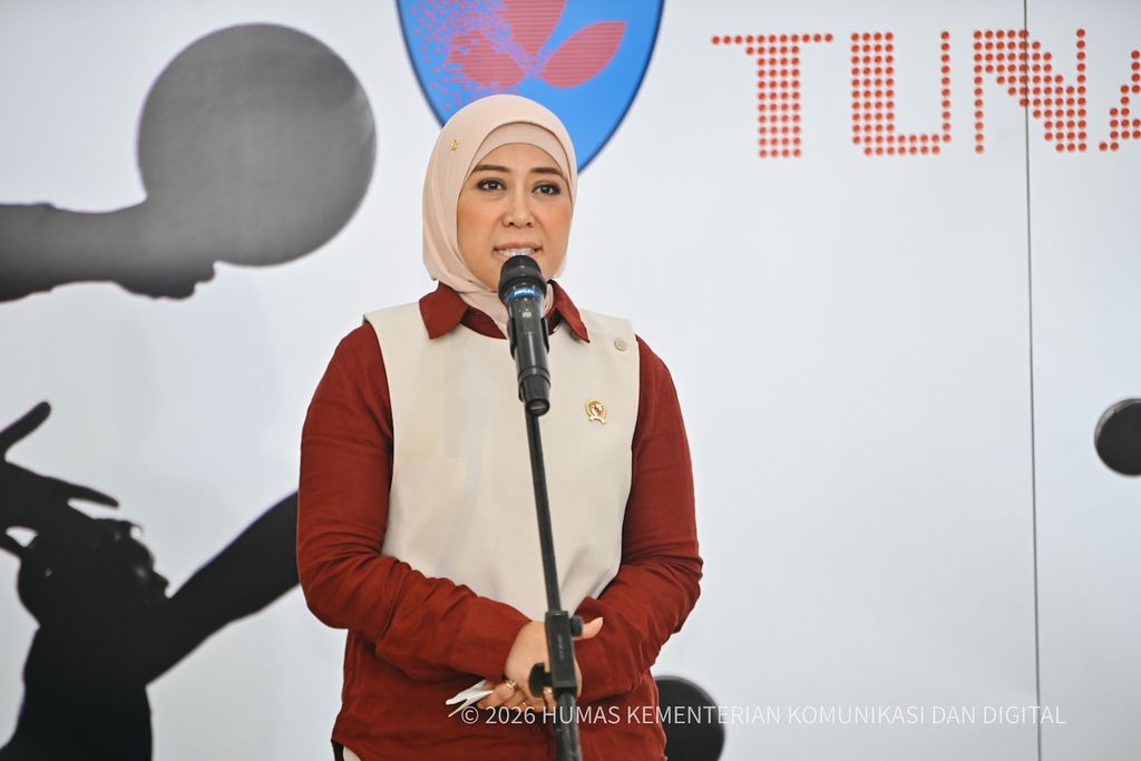 Menteri Komunikasi dan Digital Meutya Hafid saat mengunjungi Pameran Foto Jurnalistik Antara bertema Perisai Tunas di Antara Heritage Center, Jakarta Pusat, Kamis (25/06/2026). Menteri Komunikasi dan Digital Meutya Hafid saat mengunjungi Pameran Foto Jurnalistik Antara bertema Perisai Tunas di Antara Heritage Center, Jakarta Pusat, Kamis (25/06/2026). (Dok. Komdigi/Ahmad Tri Hawaari)