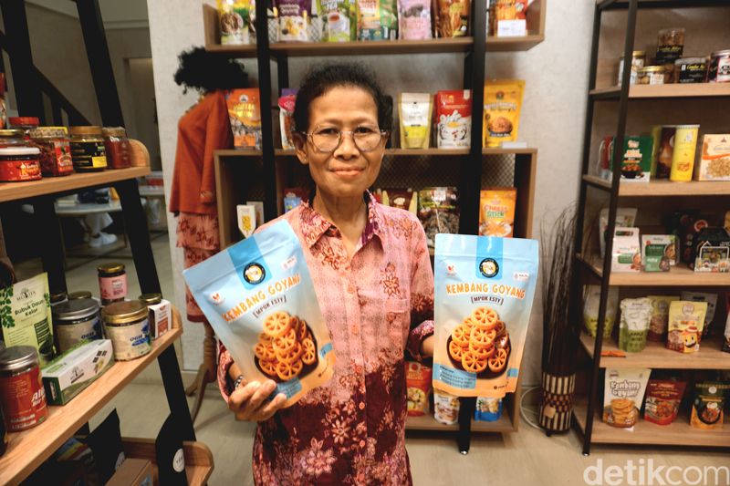 Modal Rp 25 Ribu, Usaha Peyek Mpok Esty Makin Maju Berkat Rumah BUMN BRI