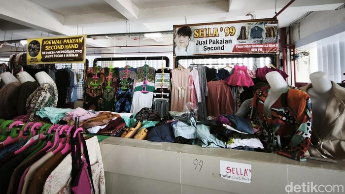 Suasana Pasar Maling di Pasar Johar, Kecamatan Semarang Tengah, Kota Semarang.