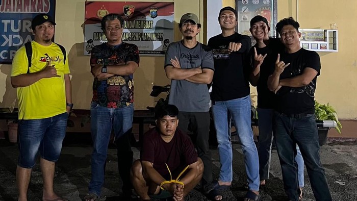Pelaku saat diamankan petugas kepolisian. (dok. Polres Pematangsiantar)