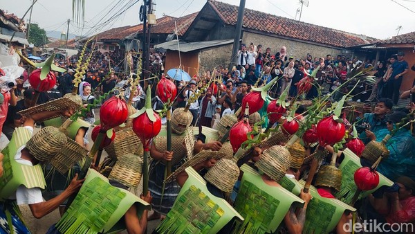 Potret Perang Tomat yang Hidup Lagi Setelah Mati Suri 6 Tahun di Lembang