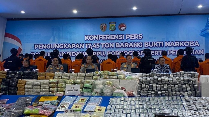 Polda Metro Jaya mengungkap kasus narkoba, pornografi digital, hingga judi dan tindak pidana pencucian uang (TPPU) (Devi/detikcom)