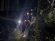 Remaja Hilang di Air Terjun Lampung Ditemukan Lemas, Dievakuasi Pakai Tali