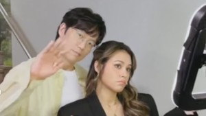 Raisa dan Sung Si Kyung juga membuat konten di depan tangga legendaris itu. Banyak netizen yang ikut senang Raisa bisa berpose di tangga legendaris itu. Tangga legend, kata akun go****d. Spot foto legendaris, kata akun a***m. Aduh kalau aku muat ngga ya di tangga ituuuuu, kata Andirianto. Tangga keramat para idol, kata akun d***w. Foto: Instagram @raisa6690