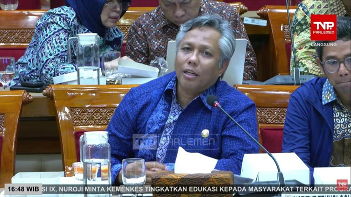 Rektor ITB Tatacipta Dirgantara dalam rapat bersama Komisi X DPR RI dalam rapat dengar pendapat panja seleksi penerimaan mahasiswa baru, Rabu (24/6/2026).