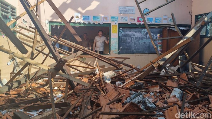 SDN Waung Sidoarjo yang Ambruk Direhab Agustus