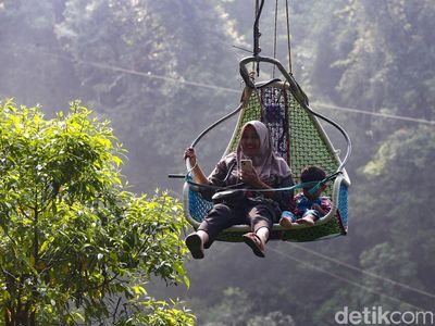 Sensasi Naik Keranjang Langit Situ Gunung, Berasa Uji Nyali