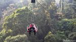 Sensasi Naik Keranjang Langit Situ Gunung, Berasa Uji Nyali