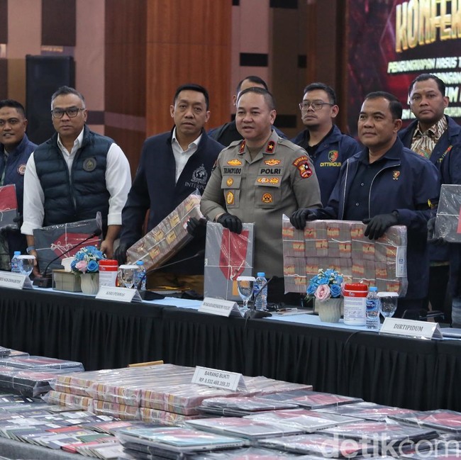 Bareskrim Ungkap Barang Bukti Fantastis Kasus Judi Online, Uang Tunai Rp8,5 Miliar Dipamerkan