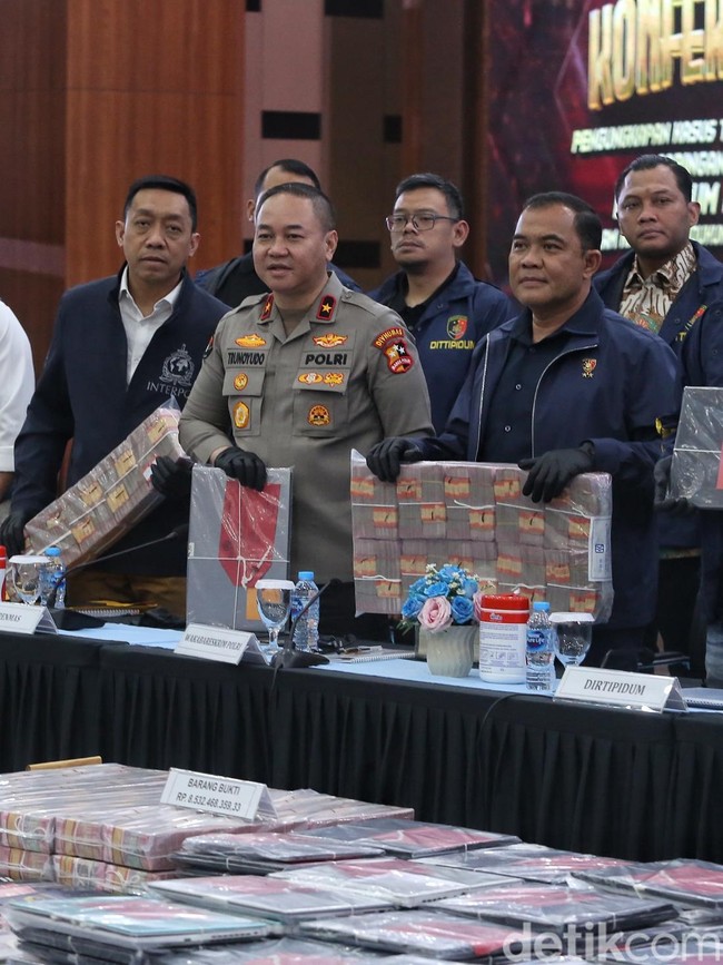 Bareskrim Ungkap Barang Bukti Fantastis Kasus Judi Online, Uang Tunai Rp8,5 Miliar Dipamerkan