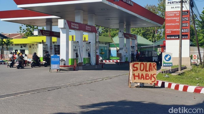 Solar langka di Sidoarjo