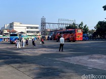 Terminal Cicaheum Berhenti Beroperasi, Pedagang Masih Bertahan