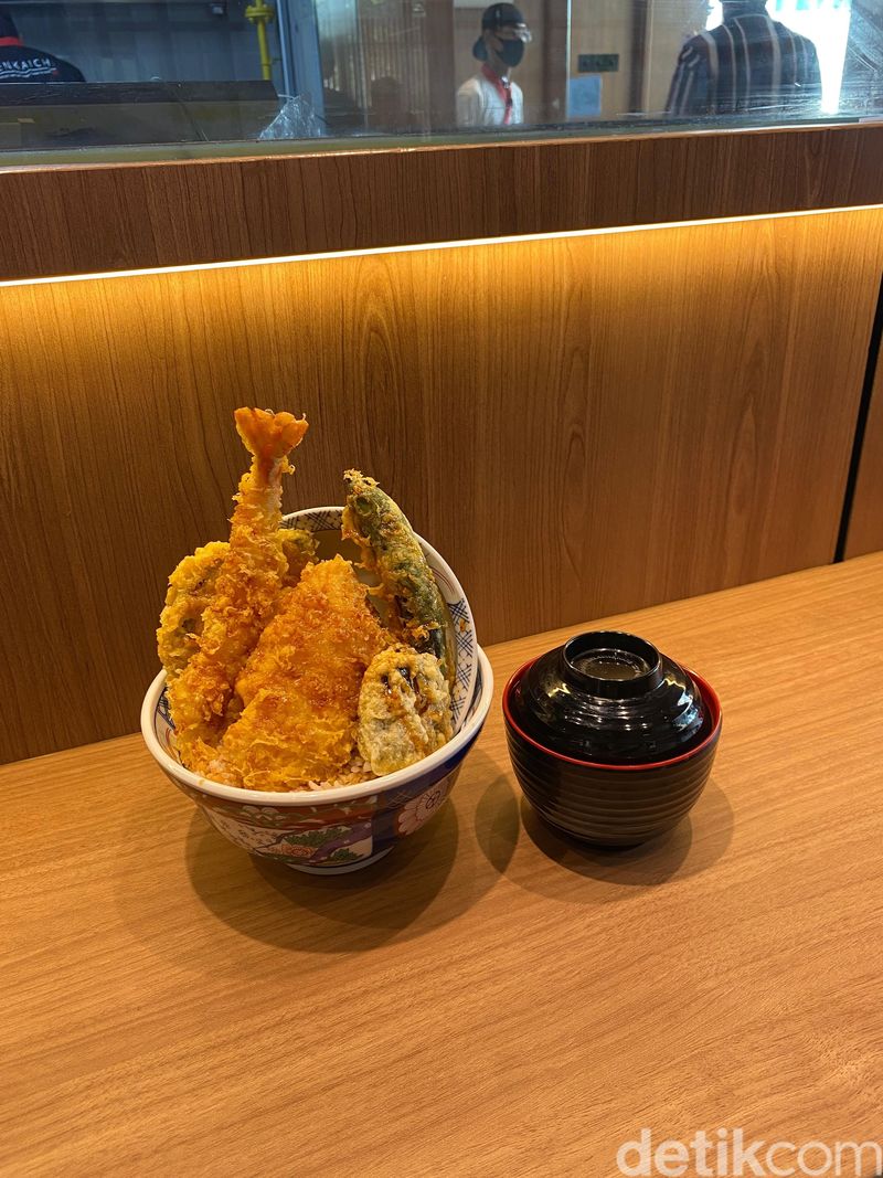 Menu-menu makanan di Tenkaichi.