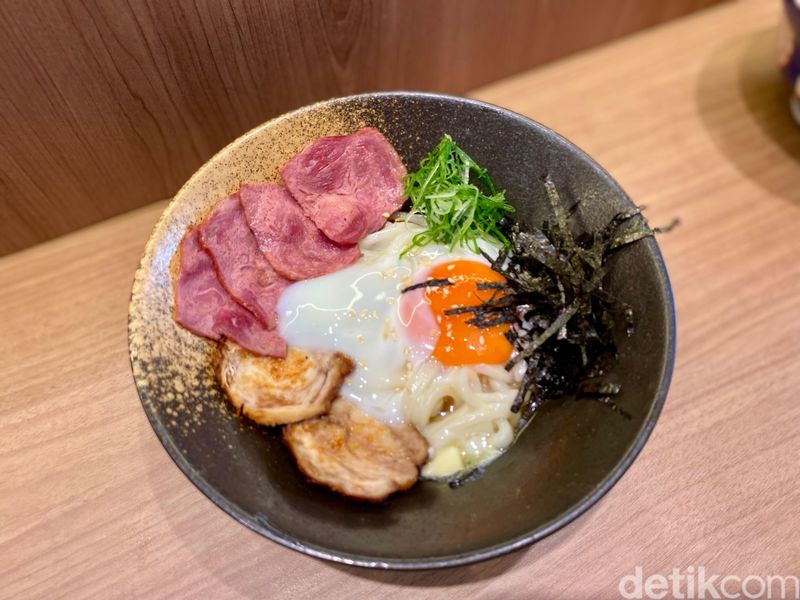 Menu-menu makanan di Tenkaichi.