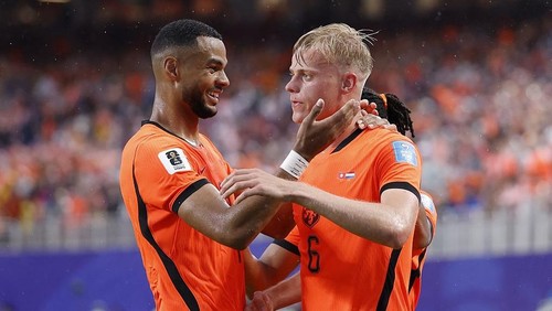 KANSAS - (lr) Cody Gakpo of the Netherlands, Jan Paul van Hecke of the Netherlands celebrate the 1-3 during the FIFA 2026 World Cup Group F match between Tunisia and the Netherlands at Kansas City Stadium on June 25, 2026, in Kansas, United States. ROBIN VAN LONKHUIJSEN / ANP (Photo by ANP via Getty Images)