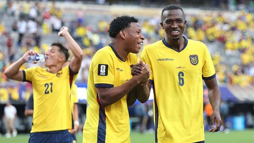 EAST RUTHERFORD, NEW JERSEY - JUNE 25: Ecuadors Gonzalo Plata and Willian Pacho celebrate at the end of the match during the FIFA World Cup 2026 Group E match between Ecuador and Germany at New York New Jersey Stadium on June 25, 2026 in East Rutherford, United States. (Photo by Rob Newell - CameraSport via Getty Images)