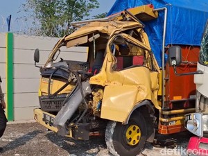 Bos Biji Kopi Tewas Terjepit dalam Kecelakaan Truk di Tol Cipularang