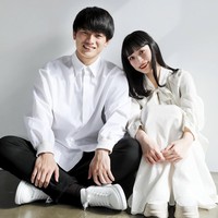 Ayase Ueda yang merupakan striker andalan Timnas Jepang juga diketahui sudah berkeluarga. Ayase menikah dengan Natsuki Yufu pada 9 Februari 2022 dan baru saja dikaruniai seorang putri di tahun 2026. Natsuki sendiri dikenal sebagai seorang model dan konten kreator Jepang. Foto: Instagram/@bee18_official
