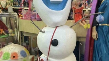 Olaf yang selalu ceria. Foto: Bored Panda