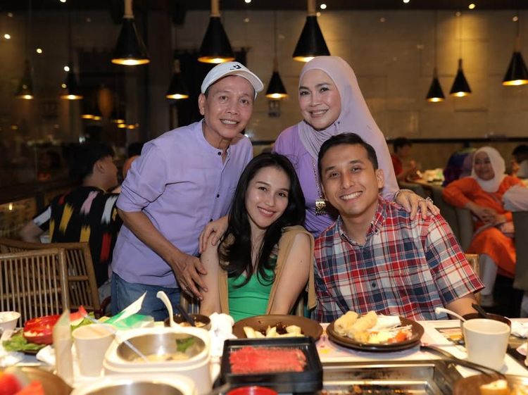 Kevin Bikin Ayu Ting Ting Senyum Terus