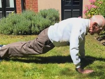 Usianya Nyaris 100 Tahun, Kakek di Inggris Ini Masih Kuat Push-up 40 Kali Sehari
