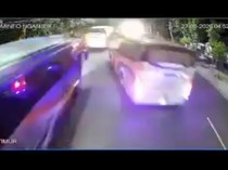 Viral 2 Bus Ugal-ugalan di Nganjuk hingga Senggolan