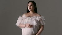 Chelsea Islan di akhir unggahan spill inisial nama bayinya. Sampai bertemu, Baby C tersayang kita, tulisnya. (Foto: dok Instagram chelseaislan / gidwinata)