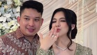 Una mengatakan baru berkomunikasi secara intens dengan Agum empat bulan belakangan, meskipun mereka sudah mengenal cukup lama. Foto: Instagram Story @putriuna