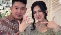 Dalam waktu yang singkat itu, Agum menunjukkan keseriusannya dan membuat DJ Una luluh. Foto: Instagram Story @putriuna