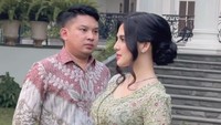 Una menjadi single parent setelah bercerai dari Irsan Ramadhan pada Oktober 2021. Dia memegang hak asuh atas anak semata wayangnya, Kyrie Arnatama. Foto: Instagram Story @putriuna