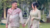 Kini, Una dan Agum telah mengikat janji untuk menuju ke jenjang pernikahan. Foto: Instagram Story @putriuna