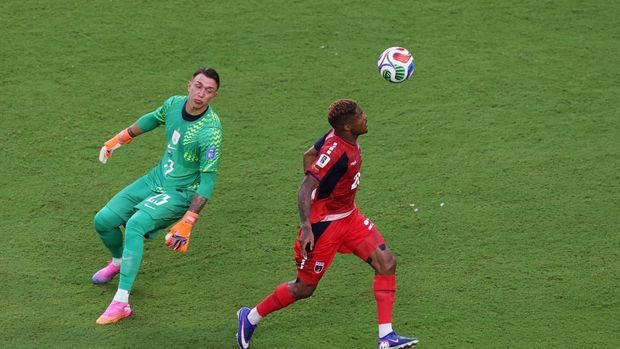 Soccer Football - FIFA World Cup 2026 - Group H -  Uruguay v Cape Verde - Miami Stadium, Miami Gardens, Florida, U.S. - June 21, 2026 Cape Verde's Helio Varela goes past Uruguay's Fernando Muslera before scoring their second goal REUTERS/Paul Childs