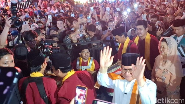 Gubernur DKI Jakarta Pramono Anung dan Wakil Gubernur DKI Jakarta Rano Karno menghadiri acara puncak perayaan HUT ke-499 Kota Jakarta di kawasan Bundaran HI, Jakarta Pusat. (Brigitta/detikcom)