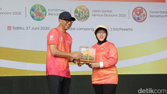 Gubernur Lampung Rahmat Mirzani Djausal bersama Kepala BPS Amalia Adininggar Widyasanti