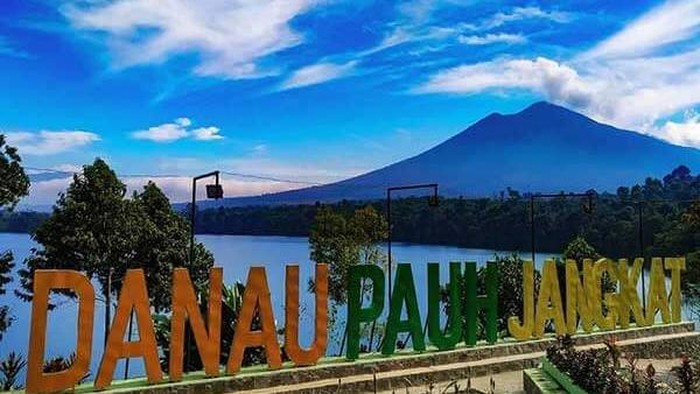 Gunung Masurai dan Danau Pauh di Kabupaten Merangin Jambi