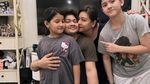 14 Tahun Menikah, Iko Uwais dan Audy Item Masih Kompak Kulineran Bersama