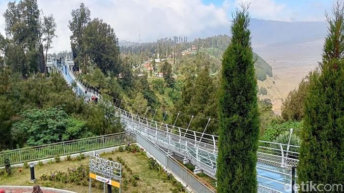 Jembatan Kaca Seruni Point Gunung Bromo dilakukan pre-launching
