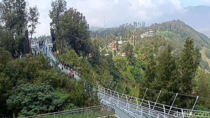 Jembatan Kaca Seruni Point Gunung Bromo dilakukan pre-launching